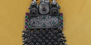 Ladies Fancy Heavy Locket