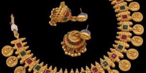 Stylish Kundan Necklace Set