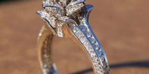 Ladies Modern Engagement Ring