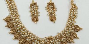 Ladies Stylish Necklace Set