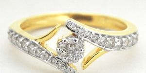 Ladies Stylish Pre Engagement Ring