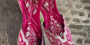 Ladies Pink Punjabi Jutti