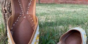 Ladies Yellow Punjabi Jutti