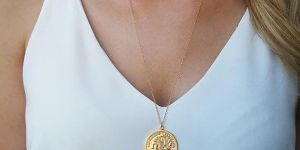 Ladies Gold Medallion
