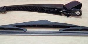 Windshield Wiper Arm with Blade
