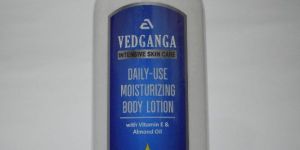 White Vedganga Moisturizing Body Lotion