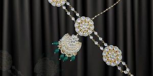 Woman Sheeshphool-Mathapatti With Maang Teeka