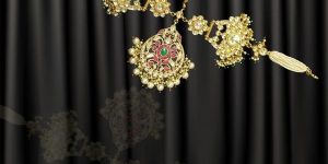 Woman Sheeshphool-Mathapatti with Teeka