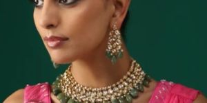 Zubeida Woman Kundan Necklace Set
