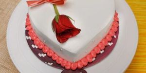 Tempting Heart Shape Vanilla Cake