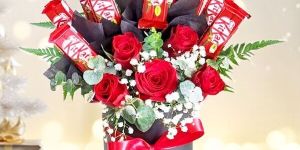 Sweet Floral Delight: KitKat and Rose Bouquet