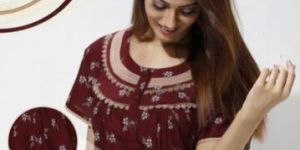 Womens Kanvin Maroon Pleated Nighty