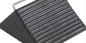 Zephyr Rubber Wheel Chock with Handle (ZRWC03)