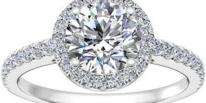 Women's Classic Halo Diamond Engagement Ring