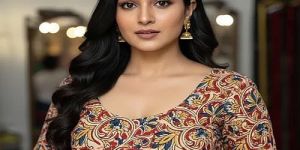 Pale Beige Round Neck Cotton Stretchable Kalamkari Blouse