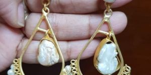 Ladies White Pearl Teardrop Earpiece