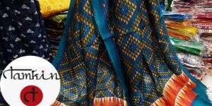 Womens Triangle Diamond Tussar Silk Stole