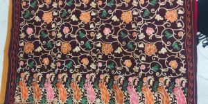 Ladies Maroon Embroidered Kashmiri Pashmina Shawl