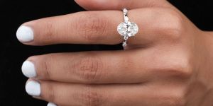 Ladies Round Diamond Ring