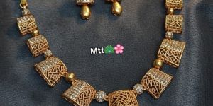Traditional Wedding Wear Zircon Gold-plated Alloy Choker Necklace and Earring Set.