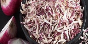 DEHYDRATED PINK ONION FLAKES