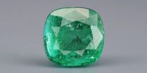 Zambian Emerald - 3.98 Carat Rare Quality EMD-9923
