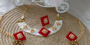 Ladies White & Red Loreal Necklace Set