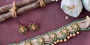 Ladies Emerald Glow Choker Set