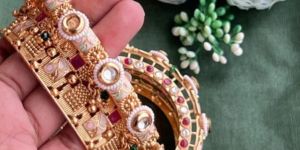 Ladies Golden Traditional Heavy Kangan Set