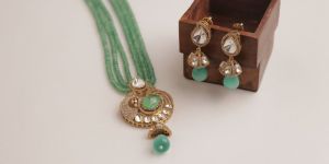 Art No. 750 Long Kundan Necklace Set