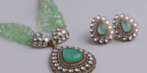 Art No. 800 Short Kundan Necklace Set