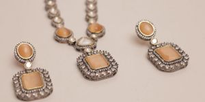 Art No. 800B Short Kundan Necklace Set