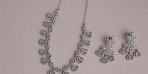 Art No. 821 Short Diamond Necklace Set