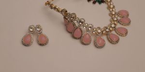 Art No. 825 Short Kundan Necklace Set