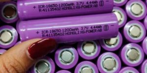 1200mah 3.7V Nmc 18650 Rechargeable Battery