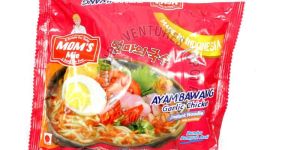 Mom's Mie Chicken Garlic Authentic Indonesian Flavour Instant Noodles