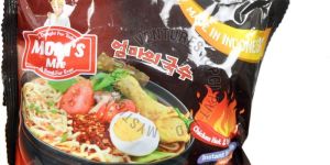 Mom's Mie Chicken Hot And Spicy Instant Noodles