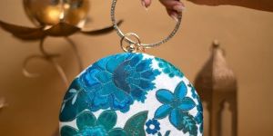 Women Blue Floral Embroidery Round Clutch Bag