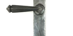 PEWTER CURLY LEVER LATCH