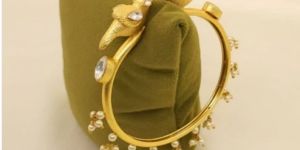 Twistable Parrot Womens Kundan Bracelet with Pearls