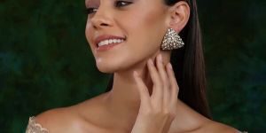 Women TRIANGLE DUAL TONE KUNDAN EARRINGS