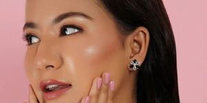 Women WHITE AND BLACK STONE FLOWER STUDS