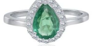 Women Vintage Emerald & Diamond Ring