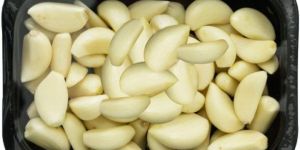 vacuum packed peeled garlic
