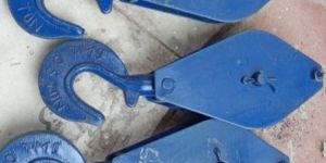 Heavy Duty 4 Inch Double Sheave Manila Rope Pulley With Safety Latch, 3 Mm Plate Thickness