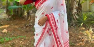 Women White Soft Linen Cotton Woven Saree