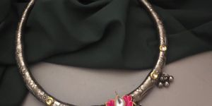 Women Pink Oxidised Charm Hasli Necklace