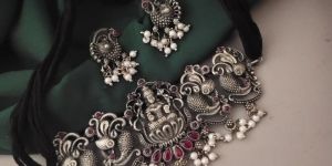 Women Red Oxidised Temple Choker Set