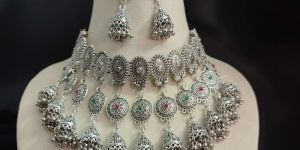 Women Stylish Choker Necklace & Earring Set