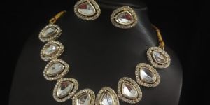 Women Traditional Kundan Choker Necklace Set